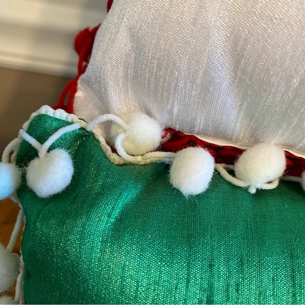 🎅🏻Sale Dazzle & Sparkle Holiday festive oblong throw pillows in green/silver whi
